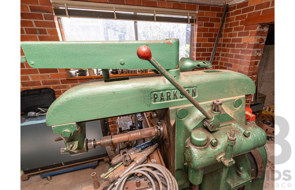1950 Circa, Parkson 1NA Universal Milling Machine No Motor Included Comes with Accessories