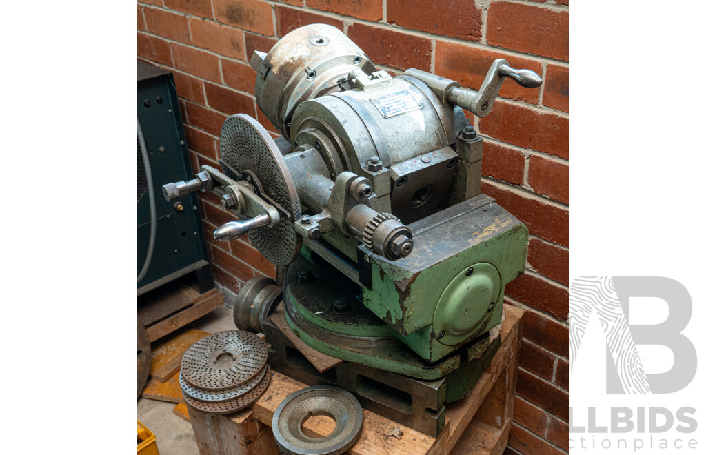 1950 Circa, Parkson 1NA Universal Milling Machine No Motor Included Comes with Accessories