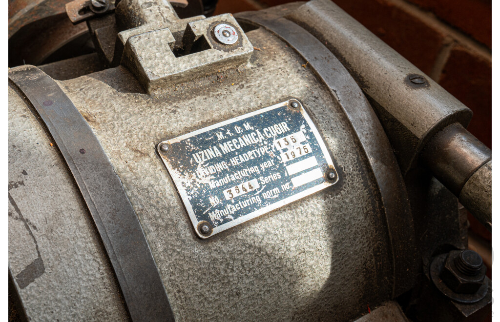 1950 Circa, Parkson 1NA Universal Milling Machine No Motor Included Comes with Accessories