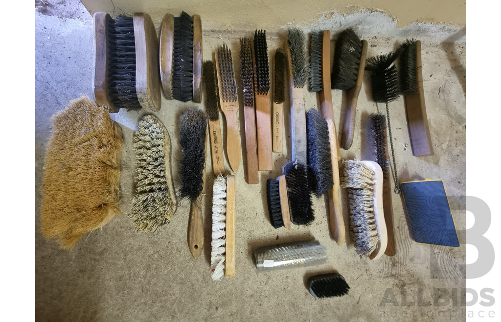 Job Lot Various Hand Tools - Brushes &  Hand Brooms ETC