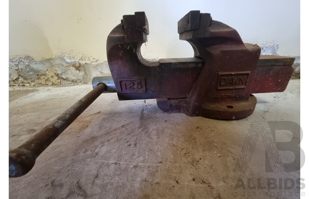 Vintage Cast Iron Dawn Bench Vice, 125mm