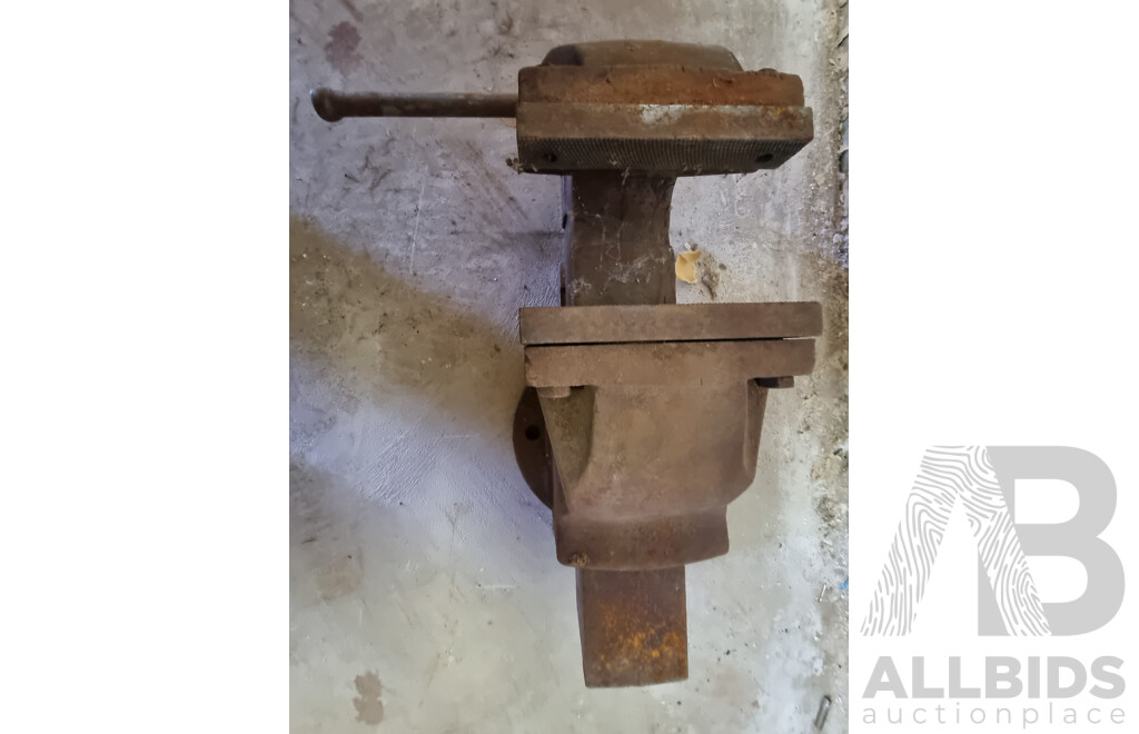 Vintage Cast Iron Dawn Bench Vice, 125mm