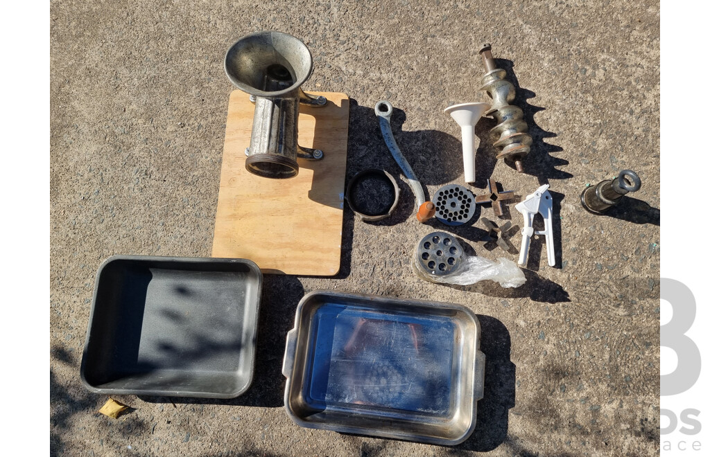Retro Tre Spade Hand Crank Mincer & Accessories ETC