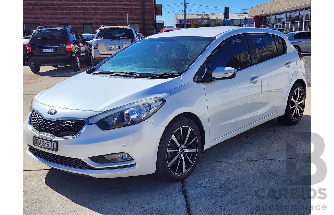 5/2015 Kia Cerato S YD MY15 5d Hatchback White 1.8L