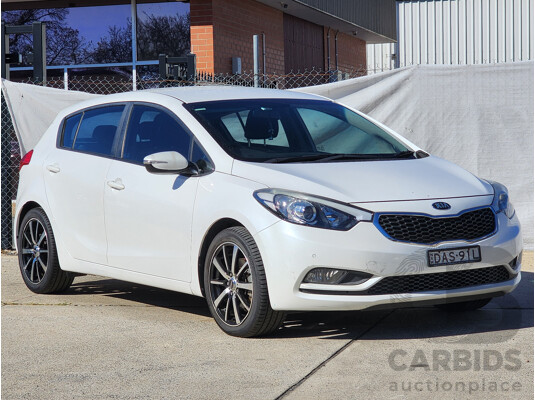 5/2015 Kia Cerato S YD MY15 5d Hatchback White 1.8L