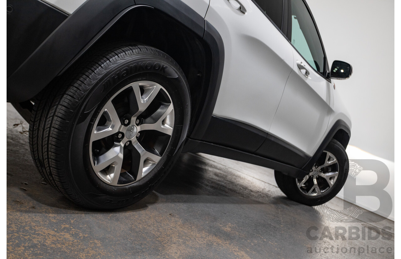 12/2014 Jeep Cherokee Trailhawk (4x4) KL MY15 4d Wagon White 3.2L