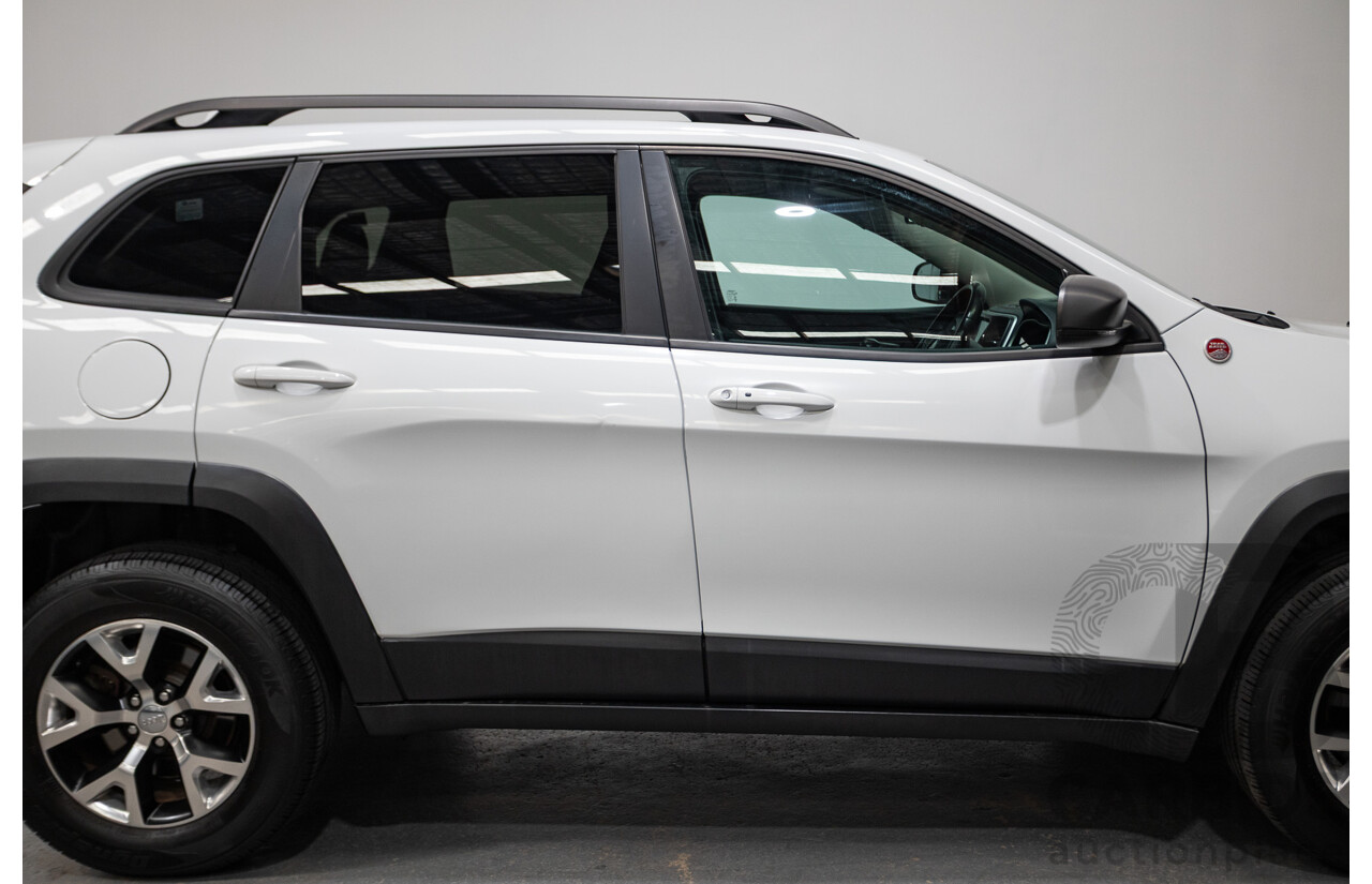 12/2014 Jeep Cherokee Trailhawk (4x4) KL MY15 4d Wagon White 3.2L