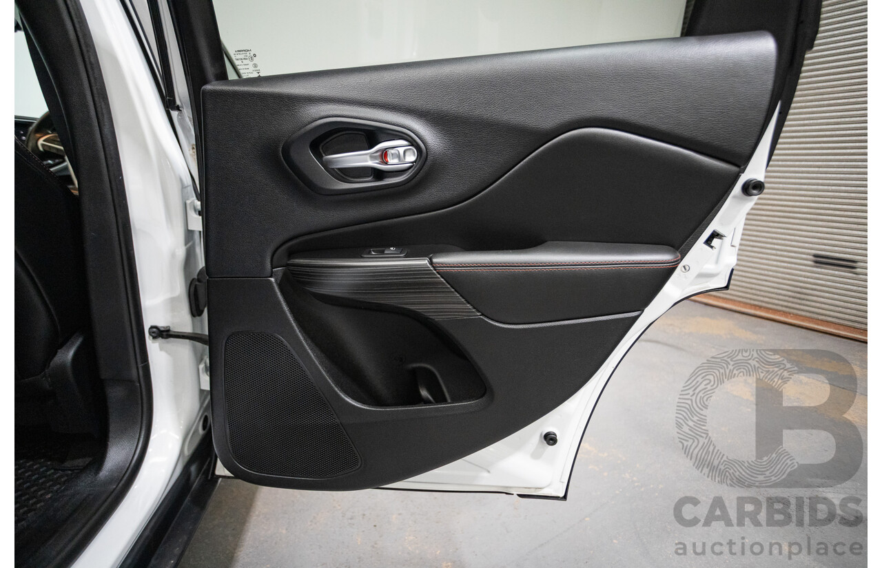 12/2014 Jeep Cherokee Trailhawk (4x4) KL MY15 4d Wagon White 3.2L