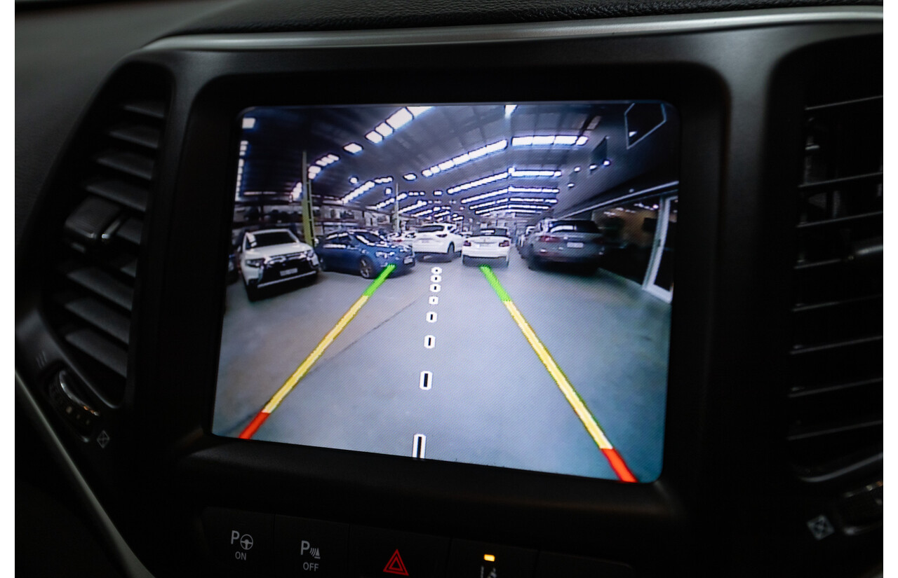 12/2014 Jeep Cherokee Trailhawk (4x4) KL MY15 4d Wagon White 3.2L