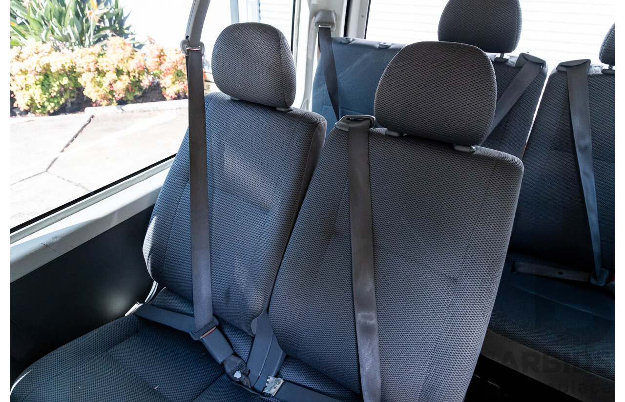 7/2009 Toyota Hiace Commuter TRH223R MY07 Upgrade Bus French Vanilla White 2.7L - 14 Seater