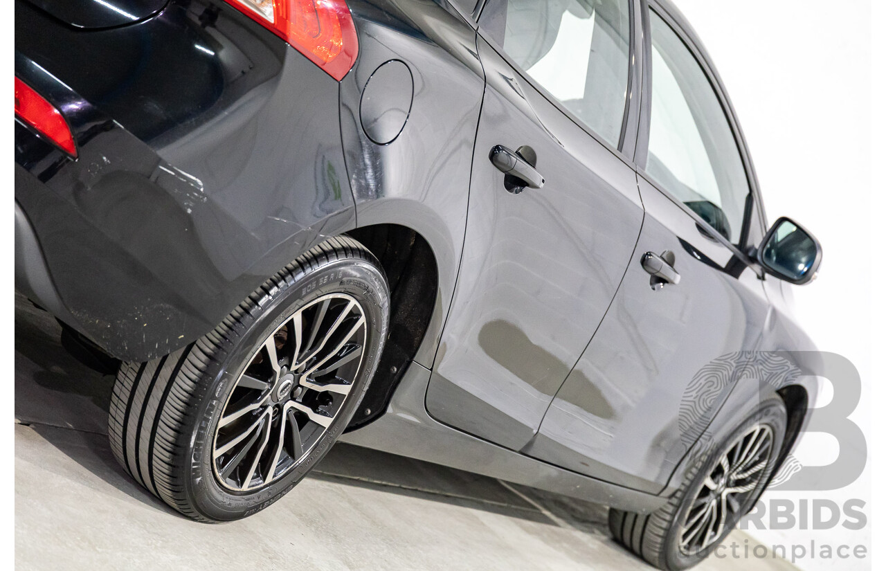 09/2016 Volvo V40 T3 Momentum (FWD) M MY17 5d Hatchback Black Stone Turbo 1.5L
