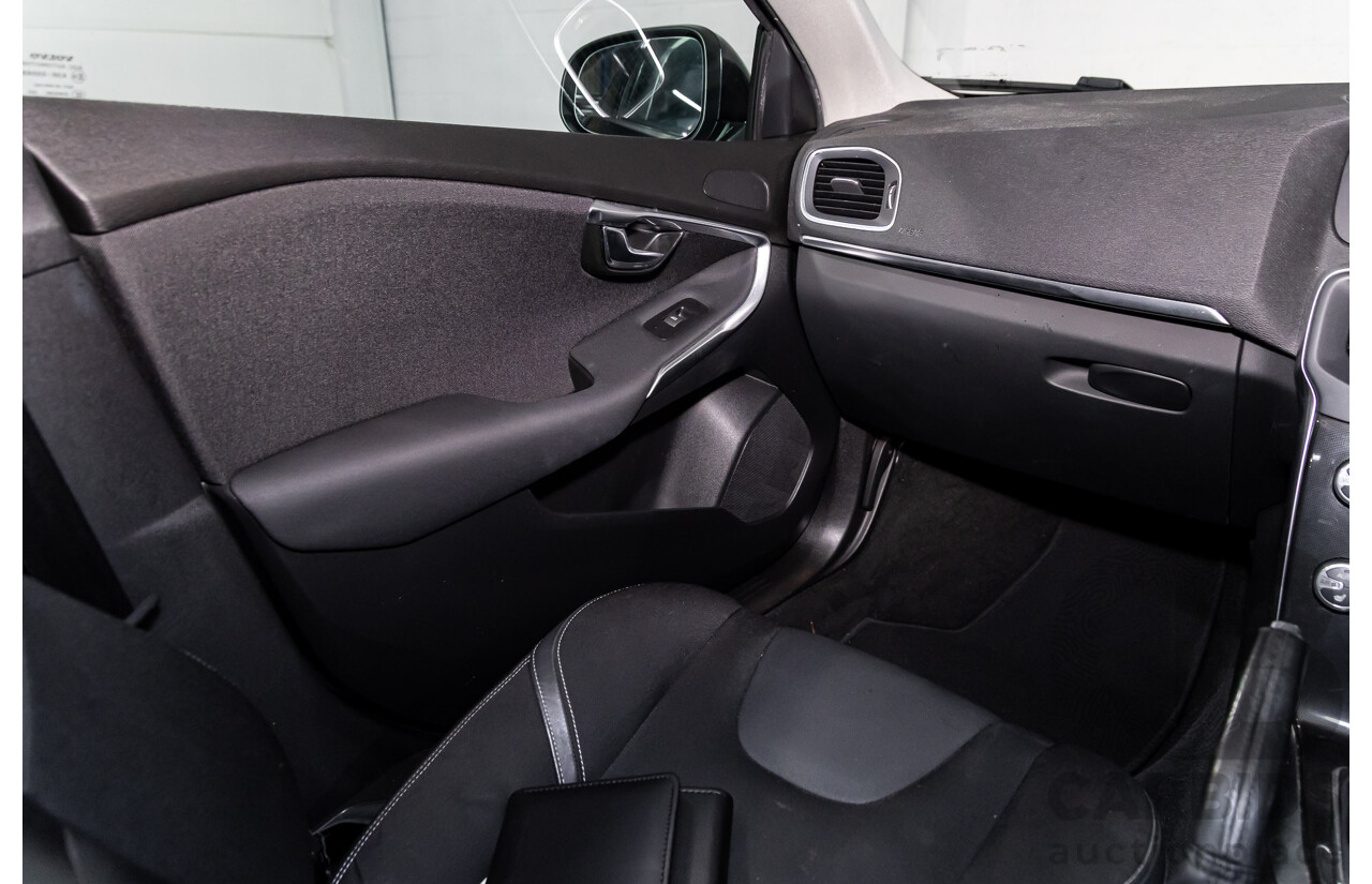 09/2016 Volvo V40 T3 Momentum (FWD) M MY17 5d Hatchback Black Stone Turbo 1.5L