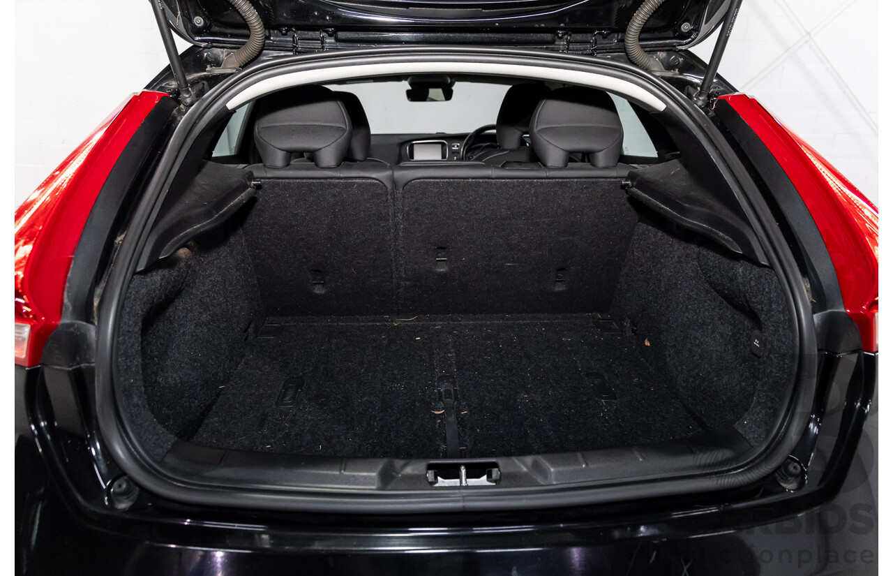 09/2016 Volvo V40 T3 Momentum (FWD) M MY17 5d Hatchback Black Stone Turbo 1.5L