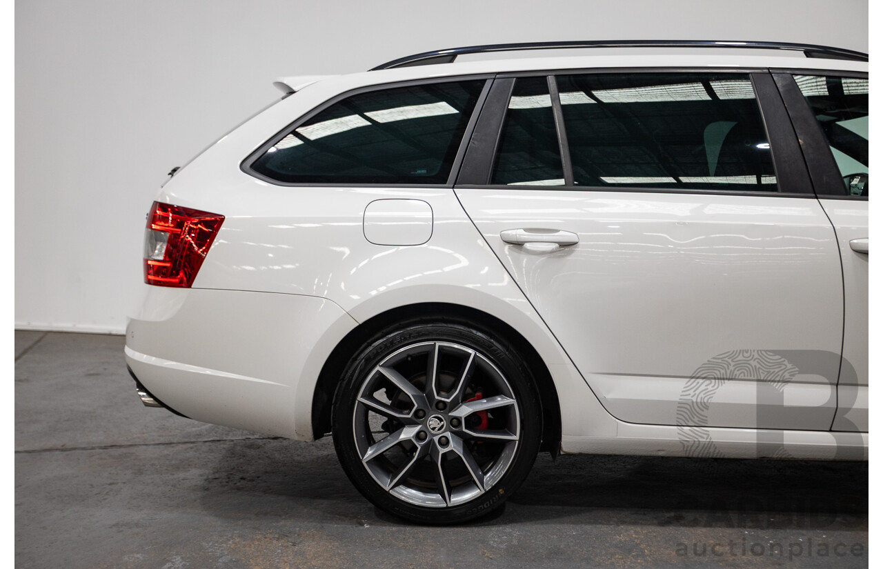 10/2014 Skoda Octavia RS 135 TDI NE MY15 5d Hatchback Candy White Turbo Diesel 2.0L