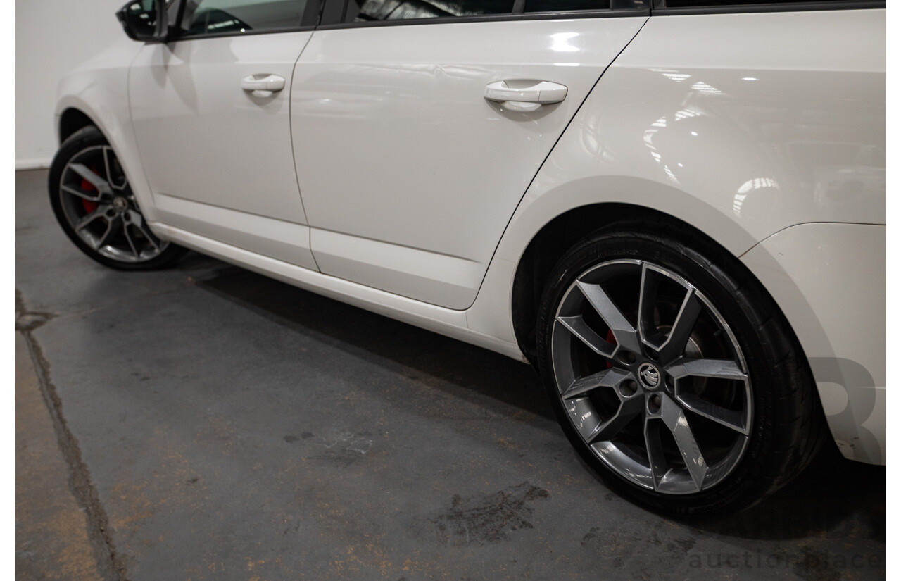 10/2014 Skoda Octavia RS 135 TDI NE MY15 5d Hatchback Candy White Turbo Diesel 2.0L