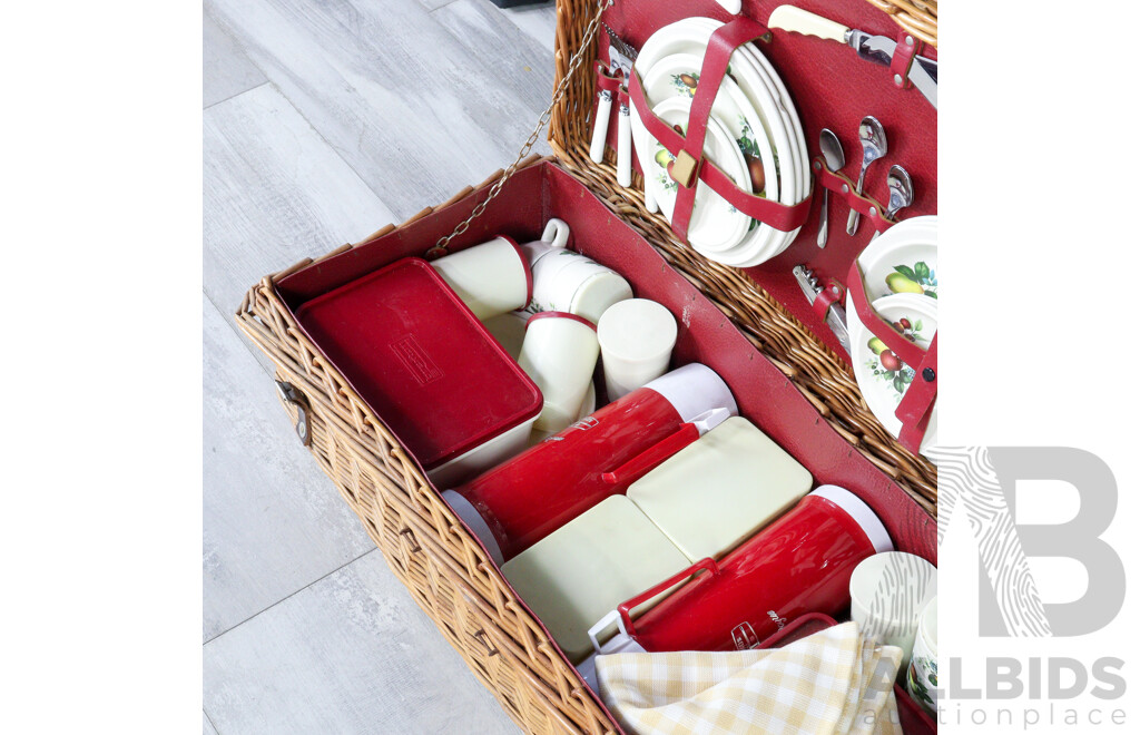 Brexton Picnic Wicker Hamper