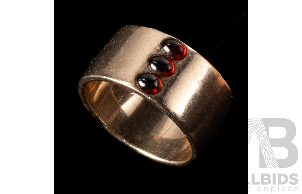 9ct Rose Garnet Cabochon Wide Band Ring, Size P, 9.54 Grams