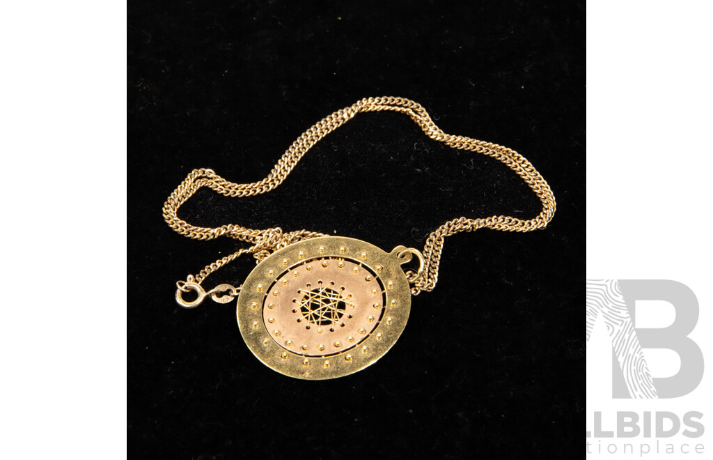 Unusual 9ct Weaved Pendant on 9ct Curb Link Necklace, 50cm, 9.66 Grams