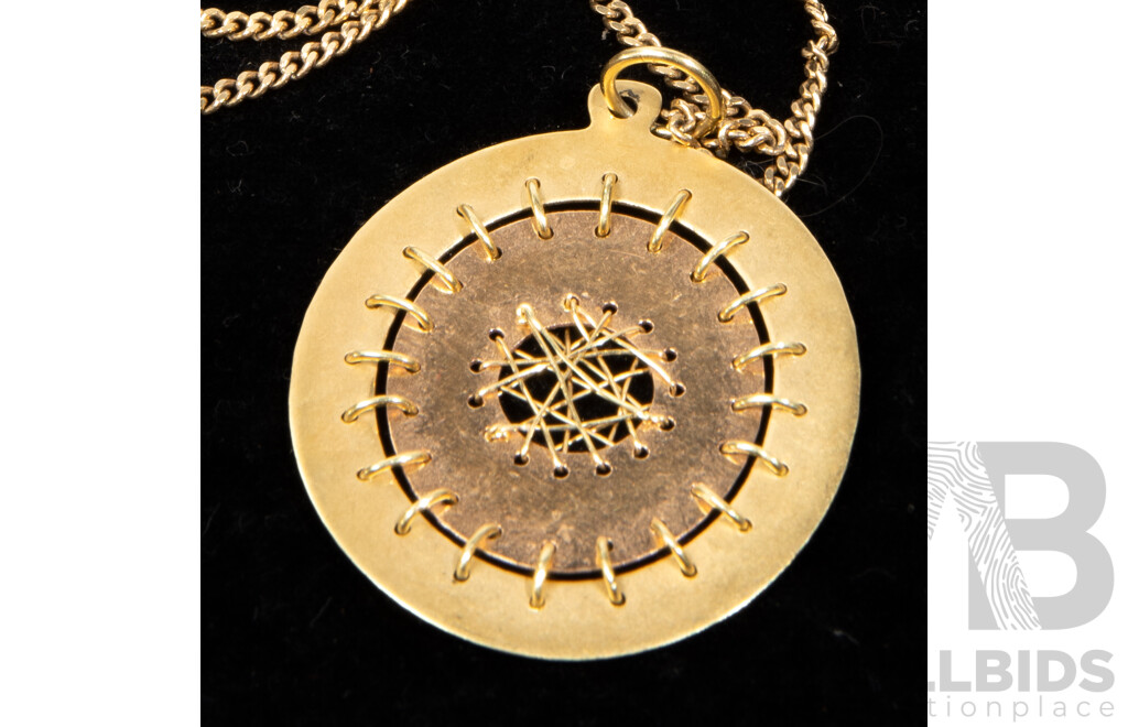 Unusual 9ct Weaved Pendant on 9ct Curb Link Necklace, 50cm, 9.66 Grams