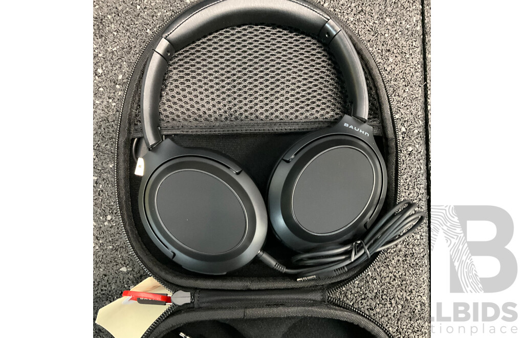 JBL BOOMBOX3 Speaker & BAUHN Headphones
