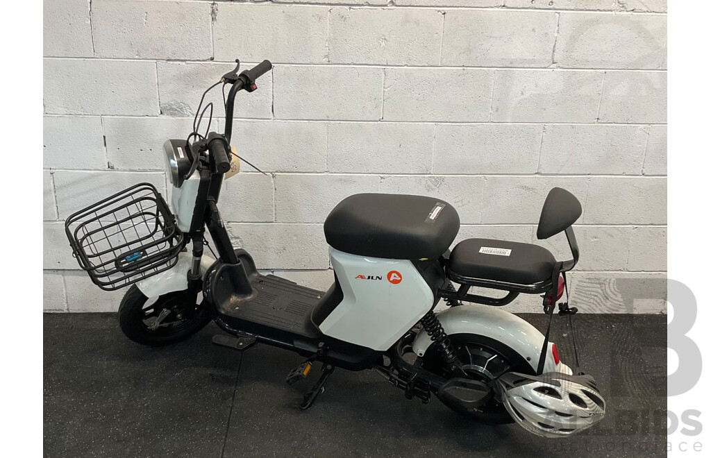 AJLN Electric Bicycle with Paddle
