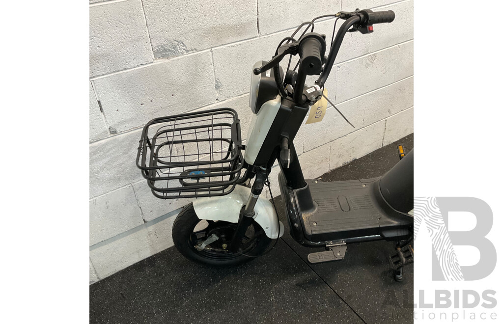 AJLN Electric Bicycle with Paddle