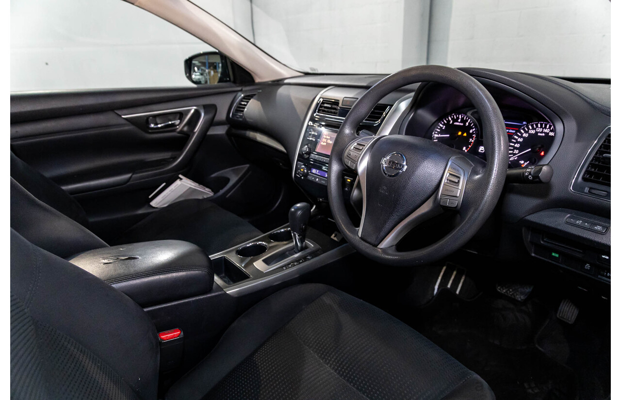 9/2014 Nissan Altima ST L33 4d Sedan Ebony Black 2.5L