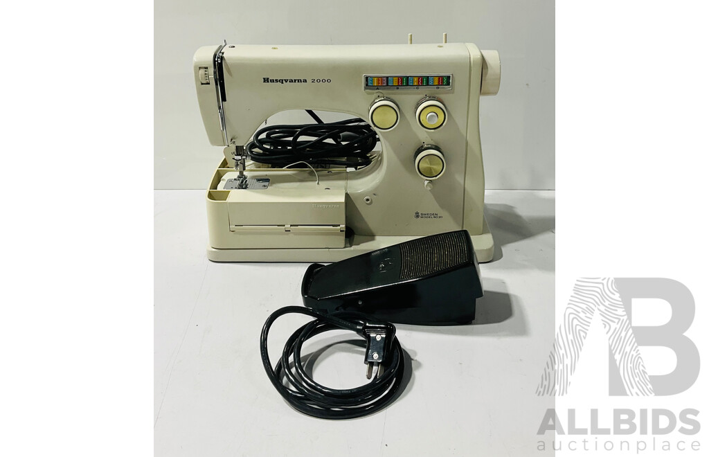 Vintage Husqvarna 2000 Sewing Machine with Instruction in Hard Carry Case