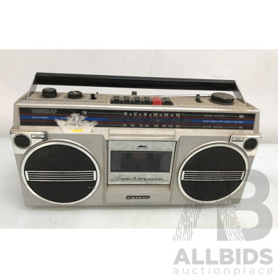Vintage Sanyo (M9802AF) Portable Stereo Radio Cassette