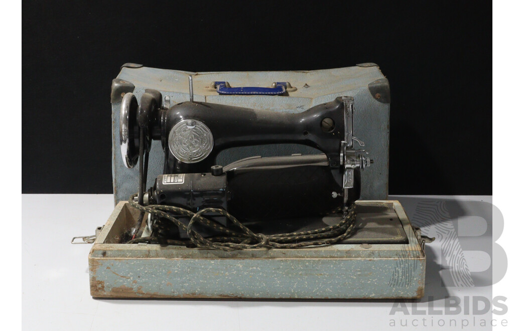 Vintage Australian Austral Sydney Portable Sweing Machine in Case