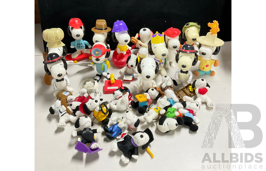 Collection of Snoopy Display Figures Including Joe Cool, Pilot, Plush Examples