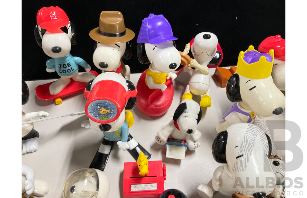 Collection of Snoopy Display Figures Including Joe Cool, Pilot, Plush Examples