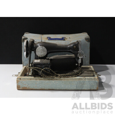 Vintage Australian Austral Sydney Portable Sweing Machine in Case