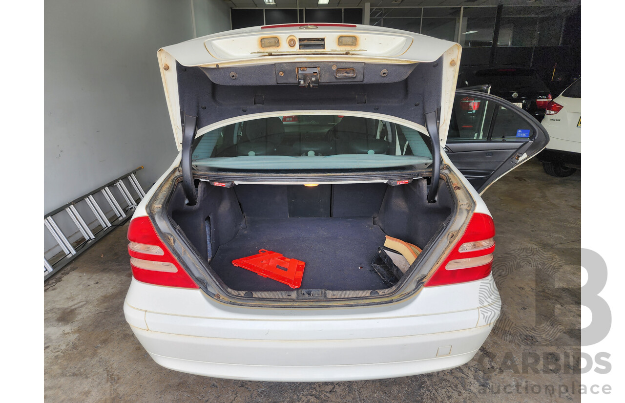 12/2001 Mercedes-Benz C180 Classic W203 4d Sedan White 2.0L