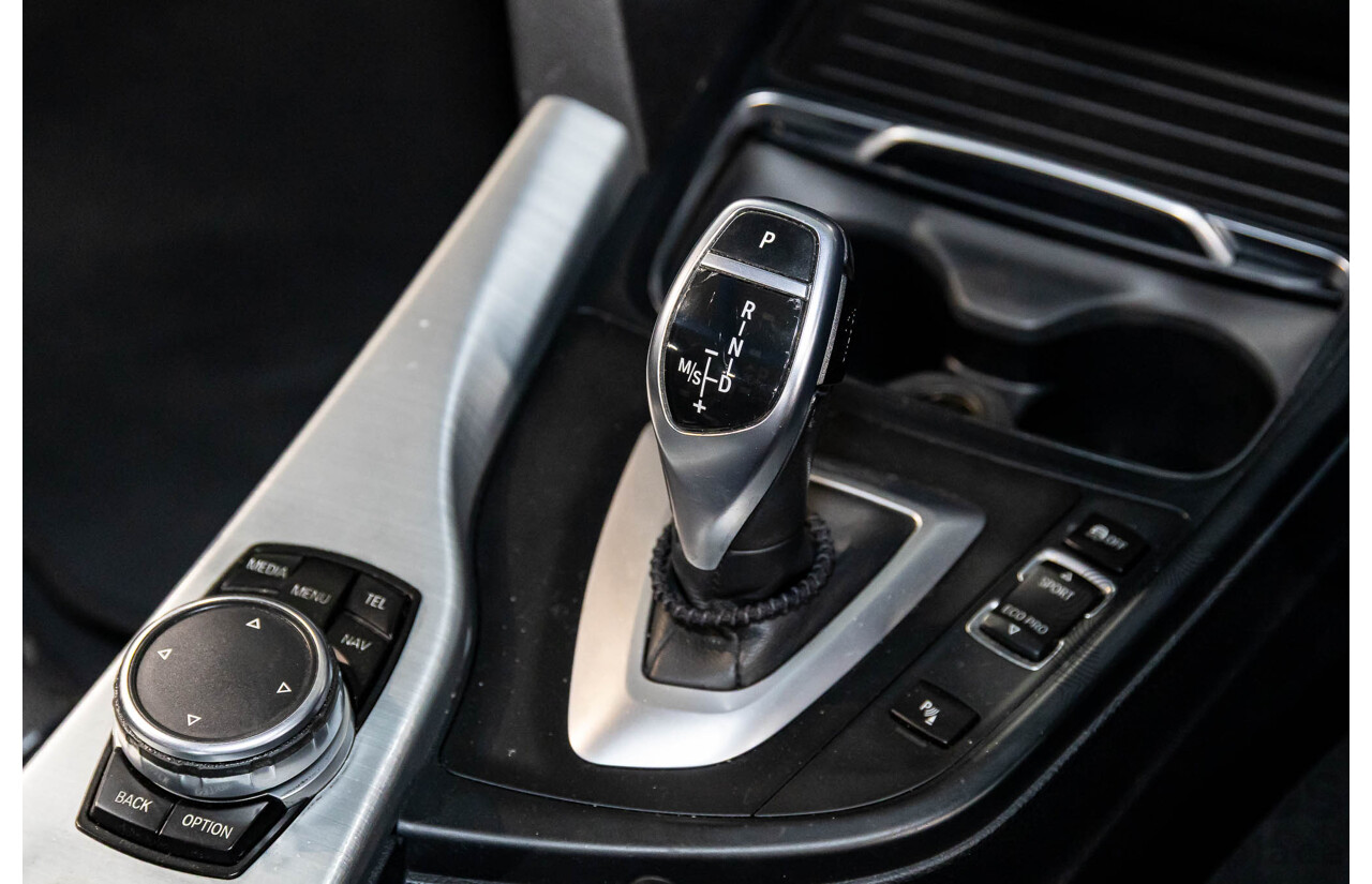 10/2015 BMW 420i Sport Line M Sport F33 MY15 2d Convertible Black Sapphire Metallic Turbo 2.0L