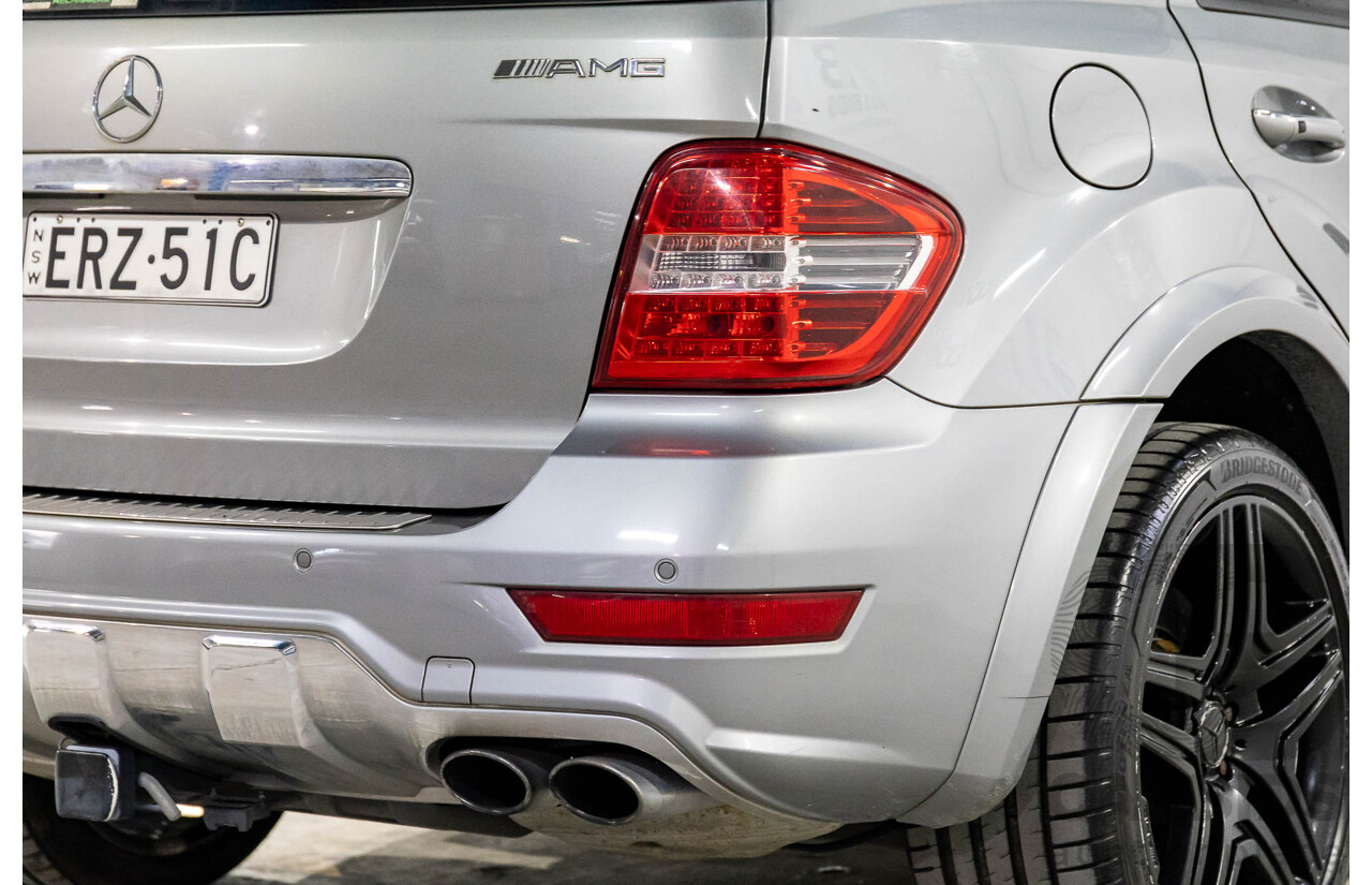 12/2010 Mercedes-Benz ML 63 AMG (4x4) W164 09 UPGRADE 4d Wagon Palladium Silver Metallic V8 6.2L