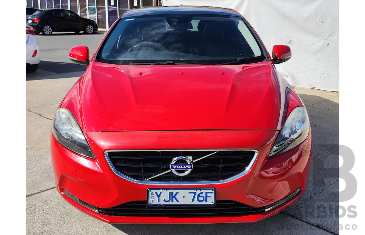 1/2013 Volvo V40 D2 Kinetic M 5d Hatchback Red 1.6L