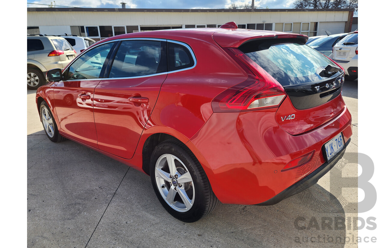 1/2013 Volvo V40 D2 Kinetic M 5d Hatchback Red 1.6L