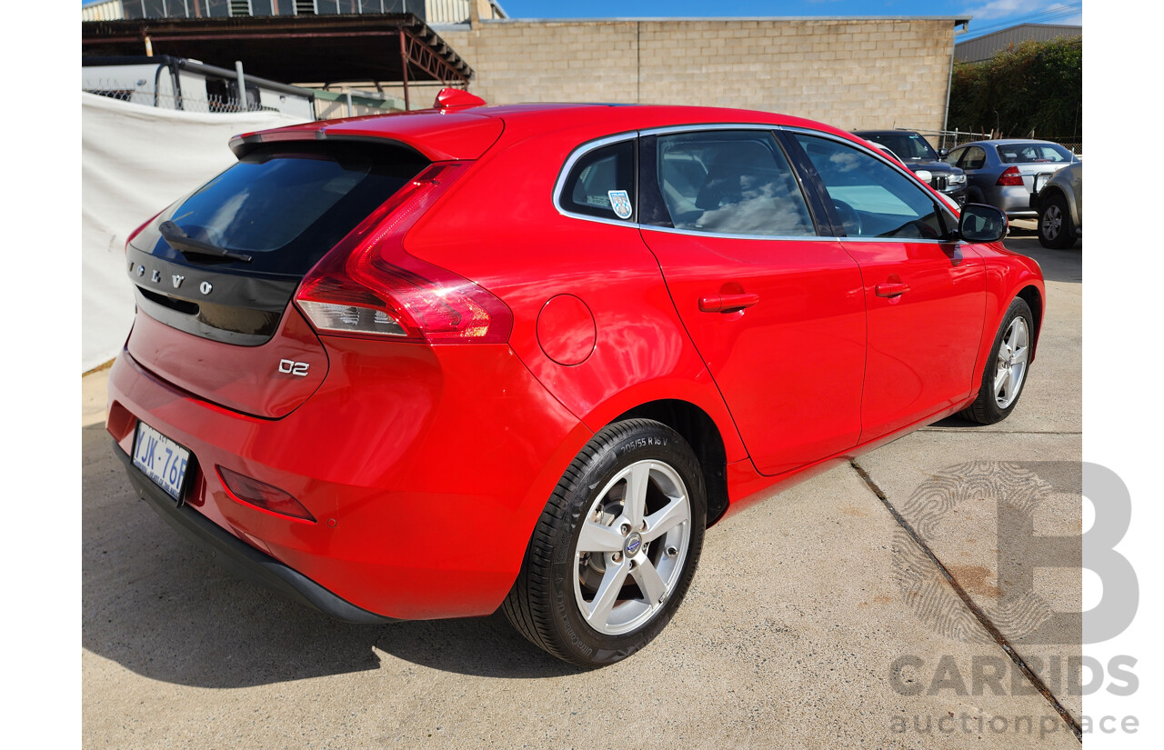 1/2013 Volvo V40 D2 Kinetic M 5d Hatchback Red 1.6L