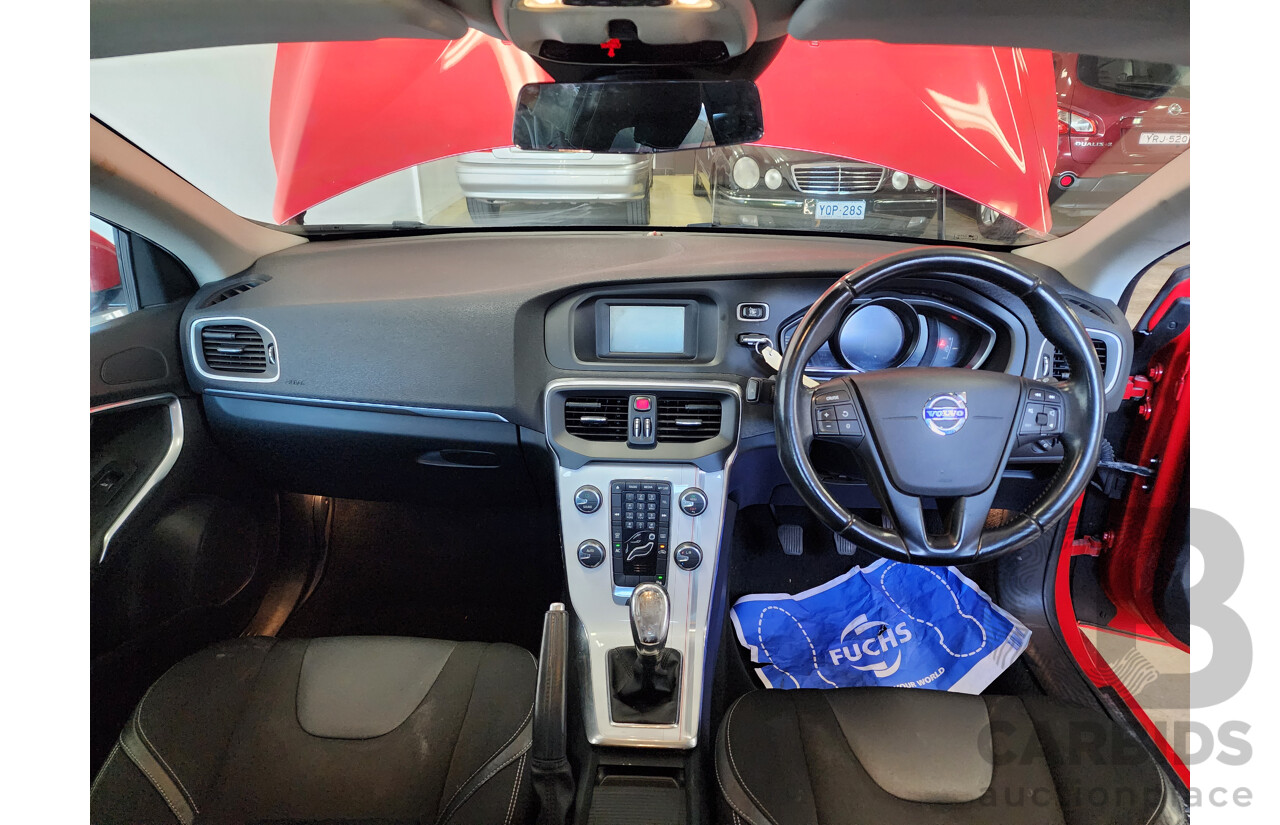 1/2013 Volvo V40 D2 Kinetic M 5d Hatchback Red 1.6L