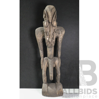 Hand Carved PNG Tribal Style Wood Crocodile Deity Figure with Shell Detail