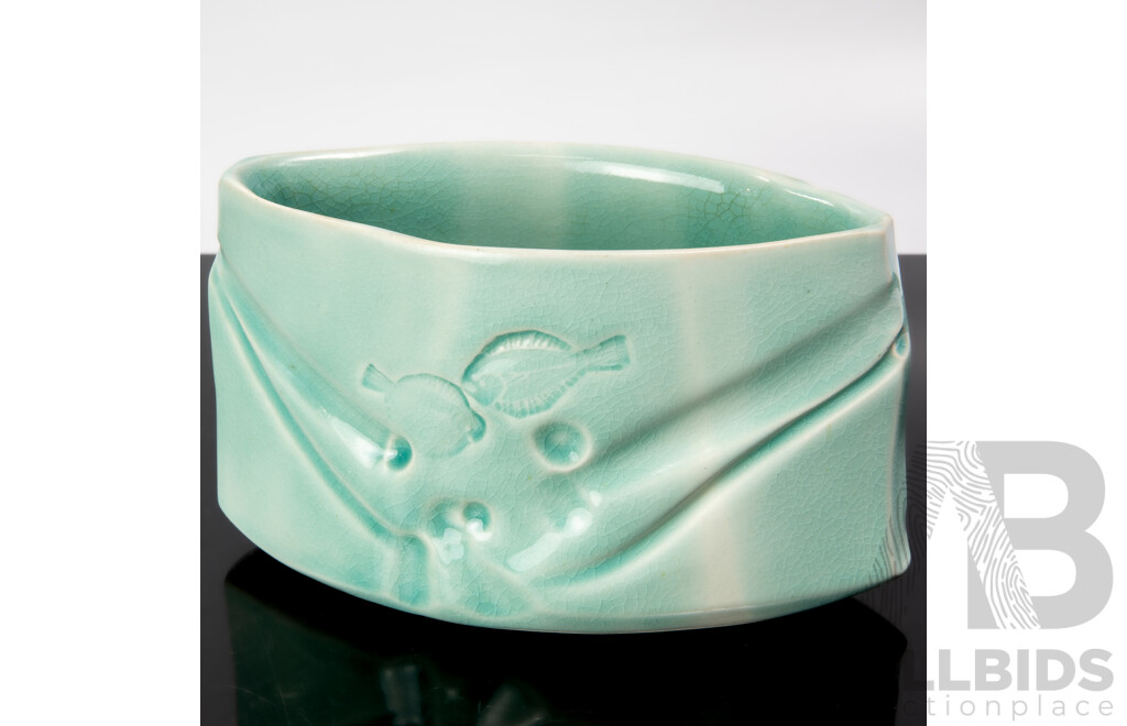 Hiroe Swen (1934-) Celadon Glazed Ceramic Vase with Impressed Fish