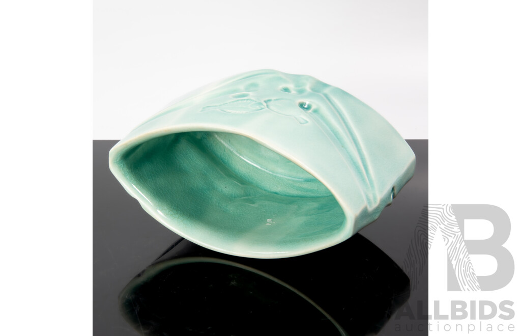 Hiroe Swen (1934-) Celadon Glazed Ceramic Vase with Impressed Fish