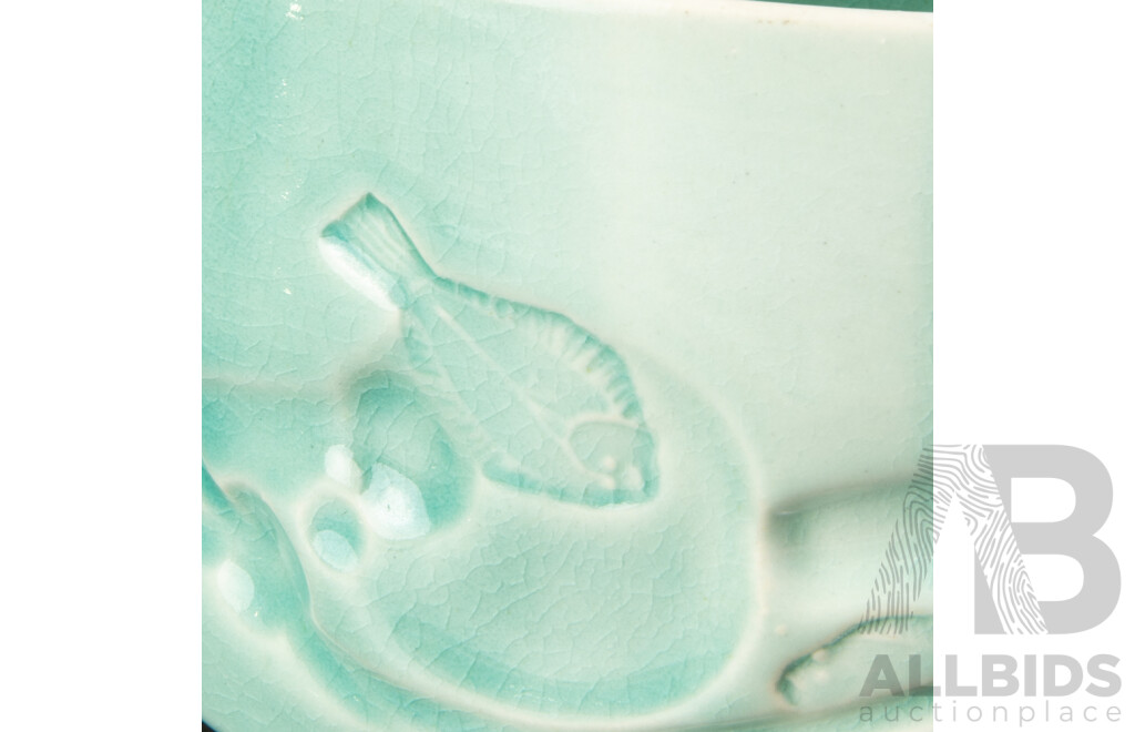 Hiroe Swen (1934-) Celadon Glazed Ceramic Vase with Impressed Fish