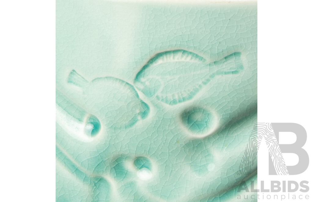 Hiroe Swen (1934-) Celadon Glazed Ceramic Vase with Impressed Fish