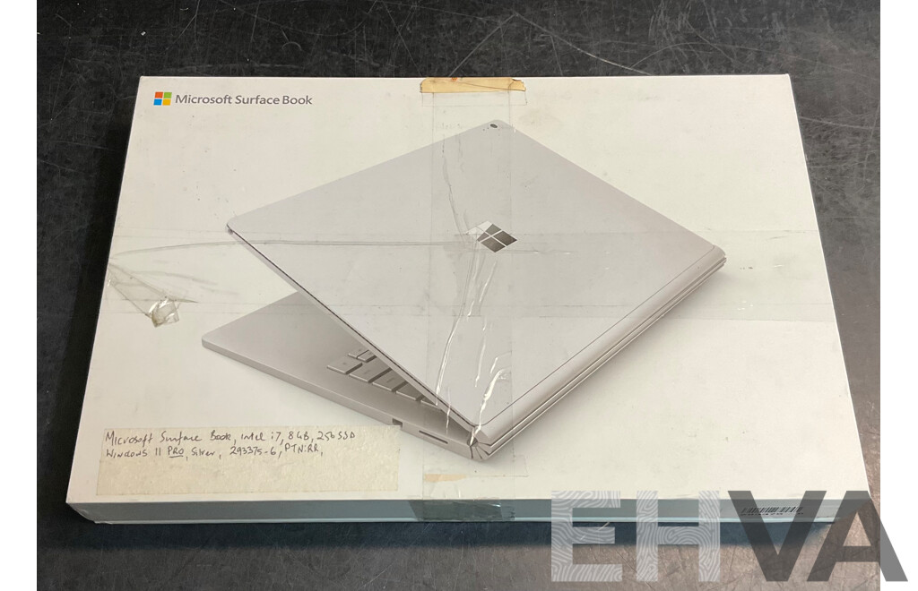 Microsoft Surface Book/ I7/ 8GB RAM/ 256GB SSD