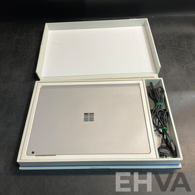 Microsoft Surface Book/ I7/ 8GB RAM/ 256GB SSD