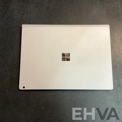 Microsoft Surface Book/ I7/ 8GB RAM/ 256GB SSD