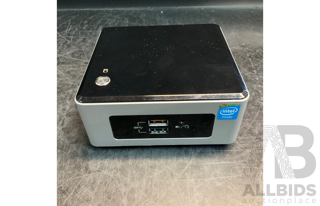 INTEL NUC Mini PC 8GB RAM 250G SSD