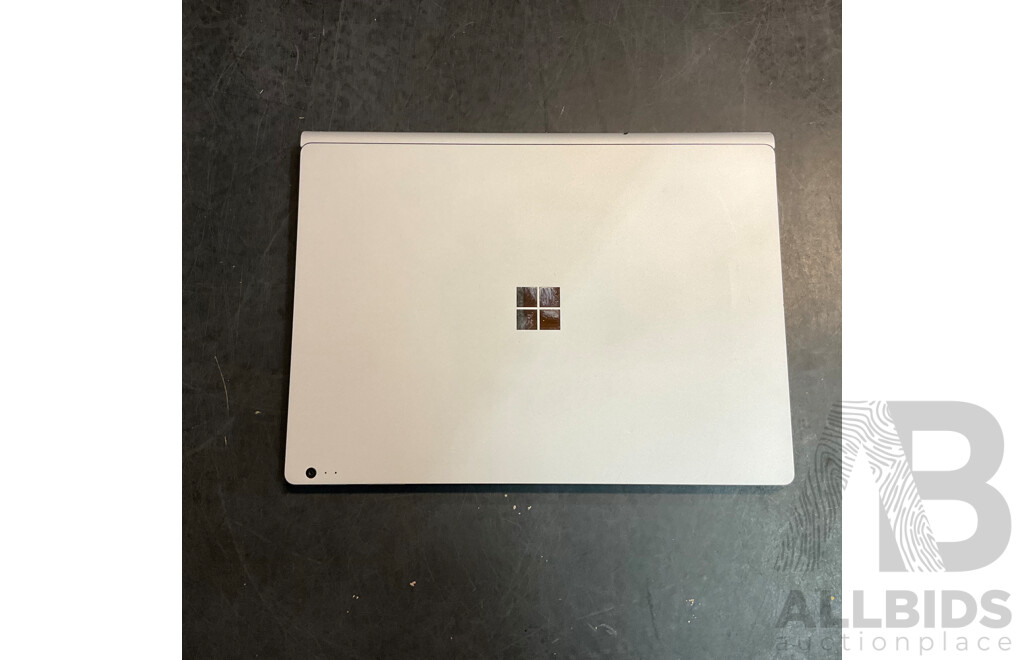Microsoft Surface Book/ I7/ 8GB RAM/ 256GB SSD